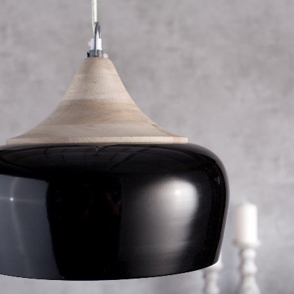  lampa Madrid Black, wyglądająca niczym atrybut z salonu nowojorskiego artysty